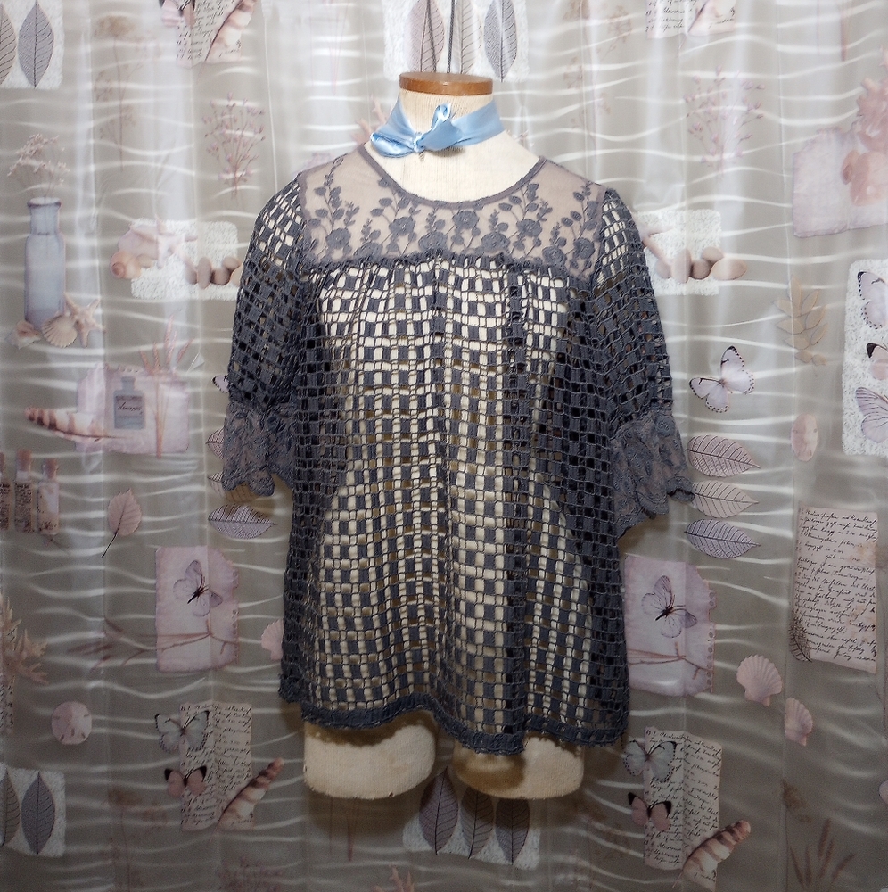 C Est. 1946 Crochet Pullover Blouse Size M Smoke Gray